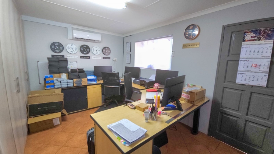 6 Bedroom Property for Sale in Kosmos Ridge North West